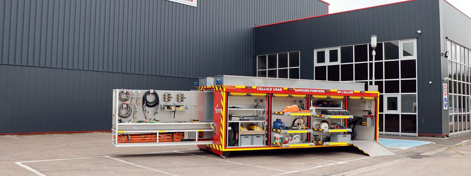 Cellule amovible sur berce devant l'usine BEHM à Thionville