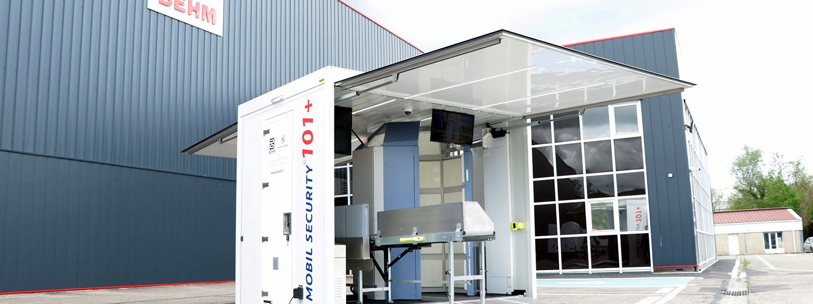 Sas Mobil Security 101 déployé devant l'usine BEHM