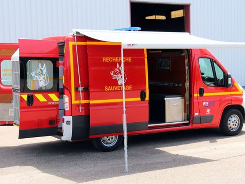 Véhicule cynotechnique sur Renault Master, cellule chiens ouverte