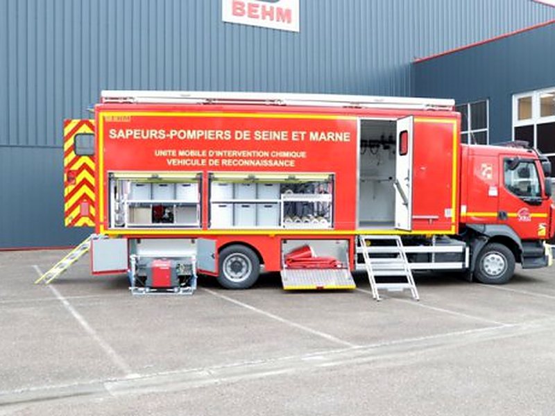 Véhicule de reconnaissance et d'intervention chimique sur porteur, construit par BEHM